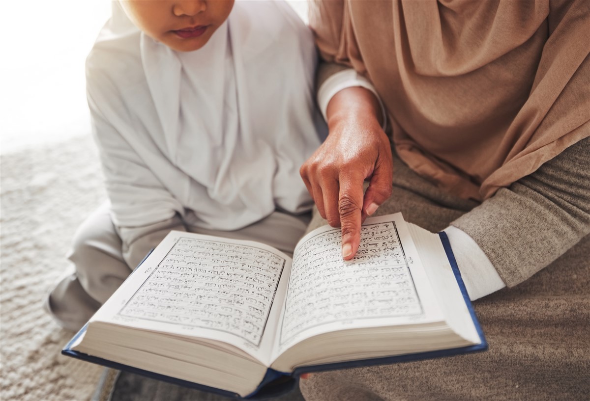 Apprendre le Coran avec des enfants